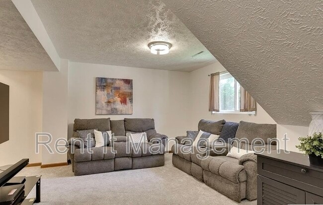 property at 6005 N 106th Cir