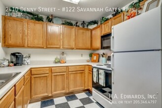 2410 Denny St in Tuscaloosa, AL - Foto de edificio - Building Photo