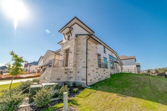 19500 Summit Glory Trl in Briarcliff, TX - Building Photo - Building Photo