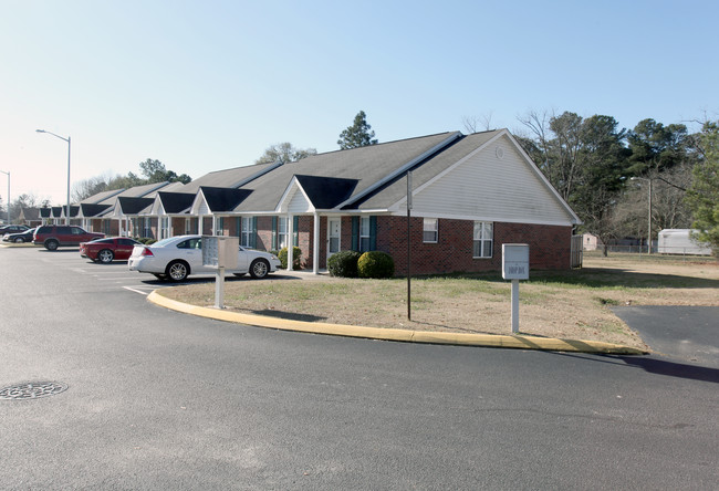 Sunnyside Apartments in Fayetteville, NC - Foto de edificio - Building Photo