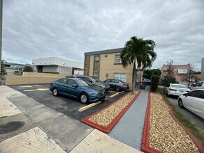 2015 SW 27th Ave, Unit 4 in Miami, FL - Building Photo - Building Photo