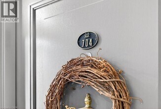 1425 Ghent Ave in Burlington, ON - Building Photo - Building Photo