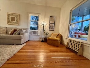 323 W 18th St in Santa Ana, CA - Building Photo - Building Photo