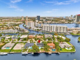 413 Tamarind Dr in Hallandale Beach, FL - Building Photo