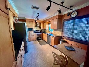 1490 San Helen Dr in Dunedin, FL - Foto de edificio - Building Photo