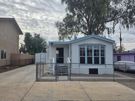 592 Havasu Ln in Bullhead City, AZ - Building Photo