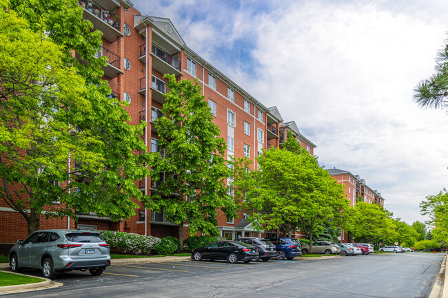 110 N Milwaukee Ave in Wheeling, IL - Building Photo - Building Photo