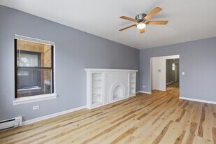 235 S Lotus Ave, Unit 3 in Chicago, IL - Building Photo