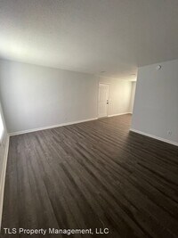 409 Springdale Dr photo'