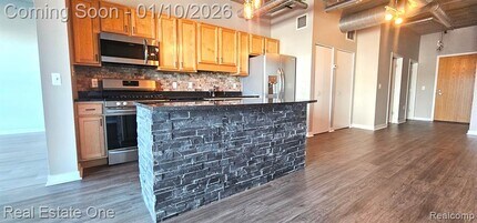 100 W Fifth St in Royal Oak, MI - Building Photo - Building Photo