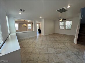 10068 W Glen Aire Ave in Las Vegas, NV - Building Photo - Building Photo
