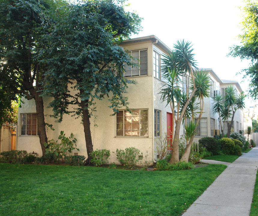 10710 Camarillo St in North Hollywood, CA - Foto de edificio