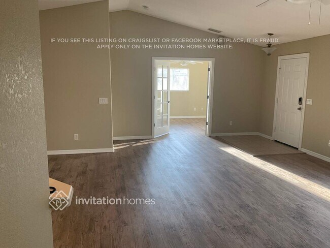 7699 Mclues Ave, Unit 1-208 in North Port, FL - Foto de edificio - Building Photo