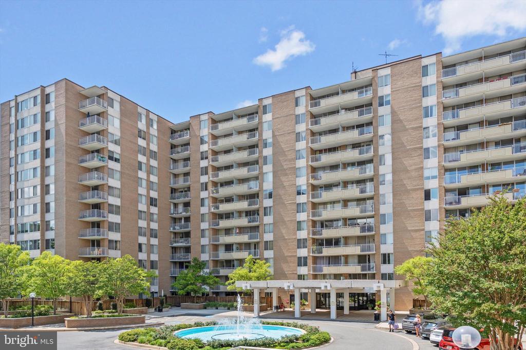3001 Veazey Terrace NW in Washington, DC - Building Photo