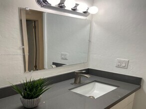 1012 SW 4th Ave-Unit -3 in Miami, FL - Building Photo - Building Photo