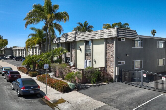Clairemont Complex in San Diego, CA - Building Photo - Building Photo