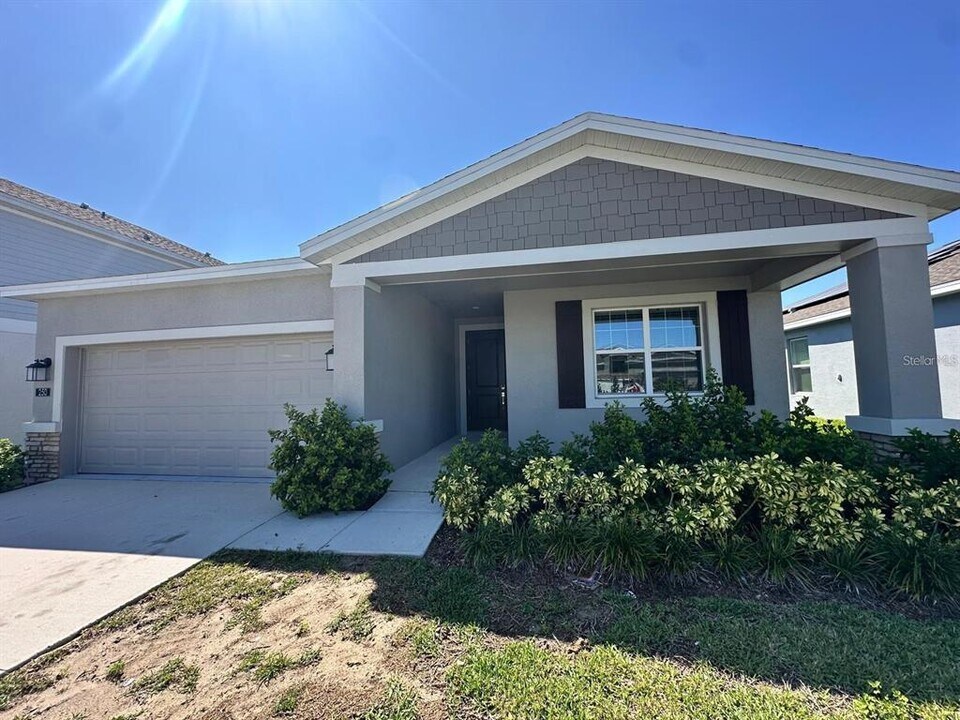 250 Brave Rd in Davenport, FL - Building Photo