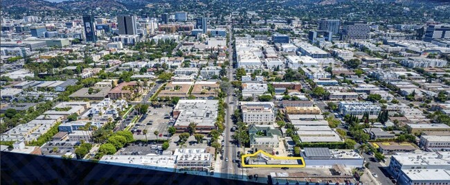 1116 N Gower St in Los Angeles, CA - Building Photo - Building Photo