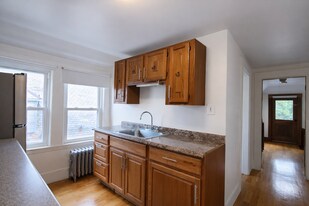 28 Commonwealth Rd, Unit 3 in Watertown, MA - Building Photo
