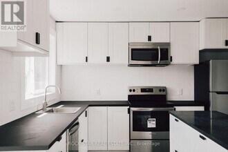 69 Austin Dr in Hamilton, ON - Building Photo - Building Photo