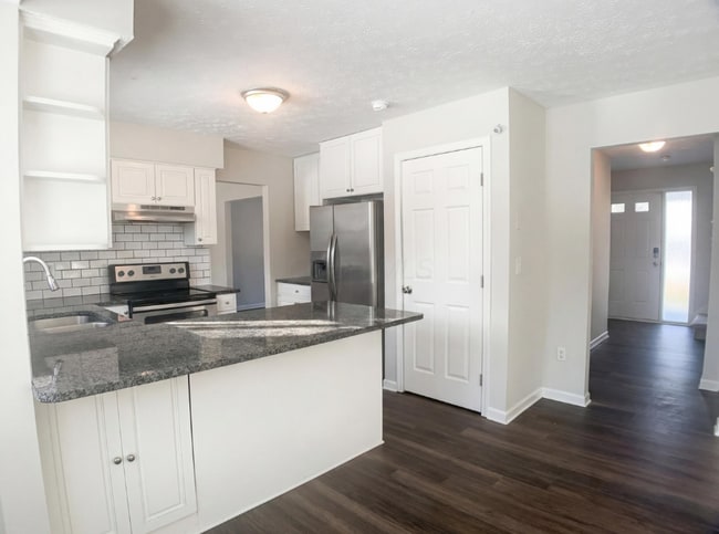 6571 Schenk Ave in Reynoldsburg, OH - Foto de edificio - Building Photo