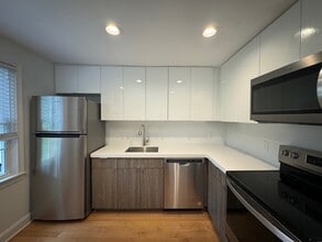 Loomis Drive Apartments in West Hartford, CT - Foto de edificio - Building Photo