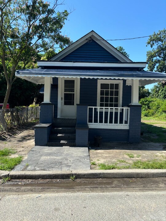 905 Macon St in Kinston, NC - Foto de edificio