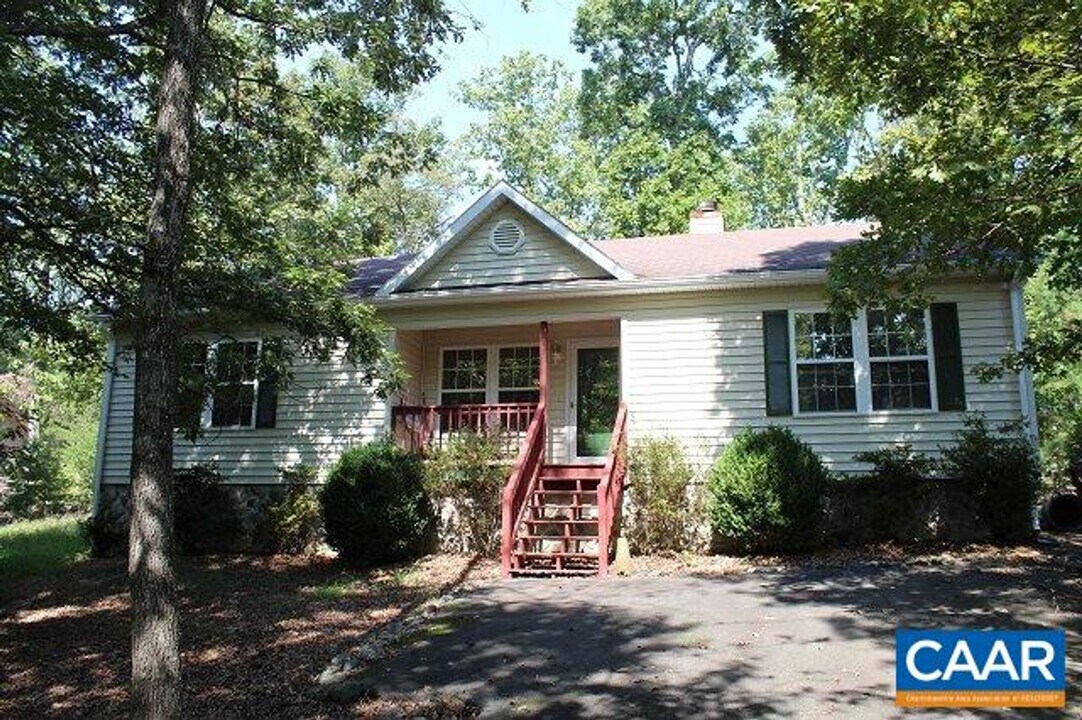 359 Jefferson Dr in Palmyra, VA - Building Photo