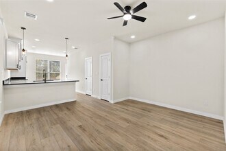 1504 Clay St in Brenham, TX - Building Photo - Building Photo