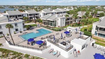 1555 Tarpon Center Dr, Unit G 235 in Venice, FL - Building Photo
