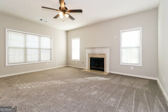 2218 Baker Carter Dr in Loganville, GA - Foto de edificio - Building Photo
