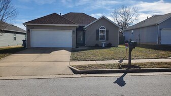 438 White Ash Rd in Nixa, MO - Building Photo