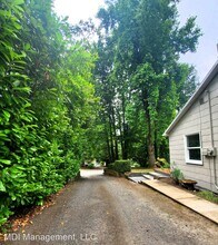 745 SW Maplecrest Dr in Portland, OR - Building Photo - Building Photo