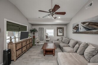 124 N Mae Cir in Port Bolivar, TX - Building Photo - Building Photo