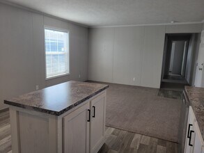 38060 Leverette Ave in Clinton Township, MI - Building Photo - Building Photo