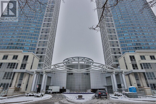 36 Lee Centre Dr in Toronto, ON - Building Photo - Building Photo