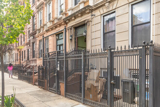 227 Bainbridge Street in Brooklyn, NY - Building Photo - Building Photo