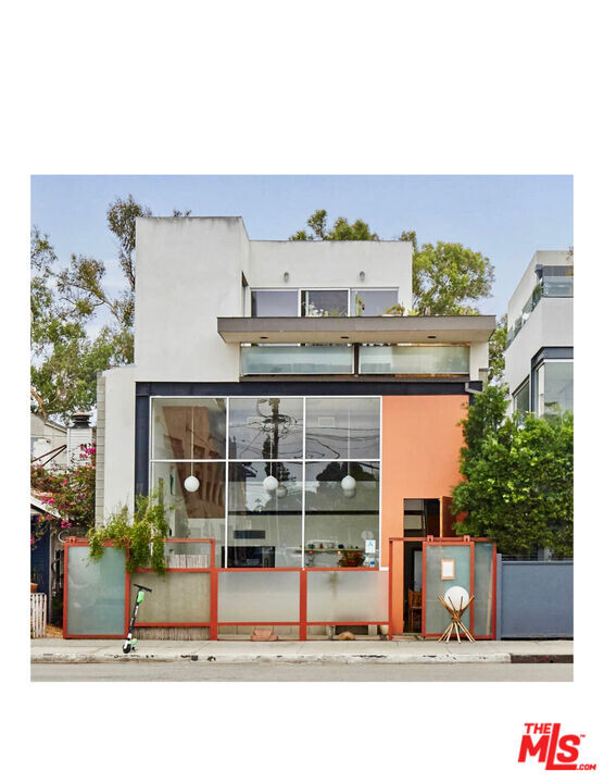 1434 Abbot Kinney Blvd in Los Angeles, CA - Building Photo