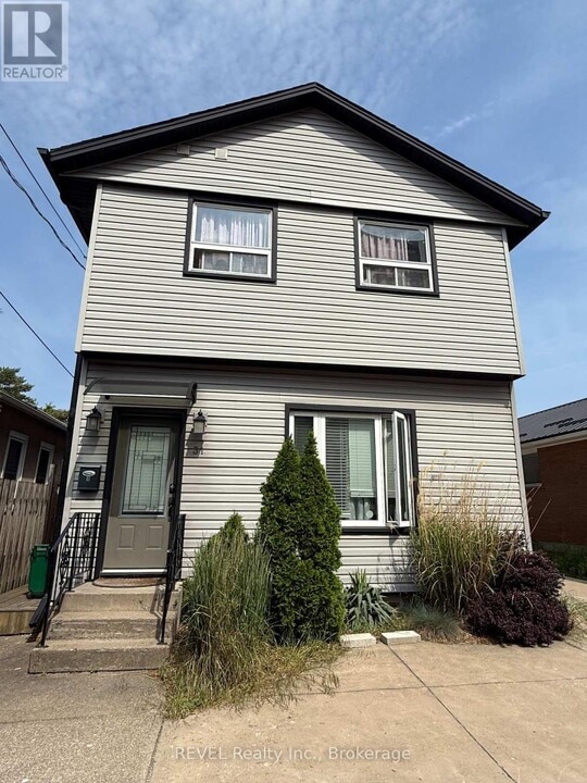 31-31 Raymond St in St Catharines, ON - Building Photo