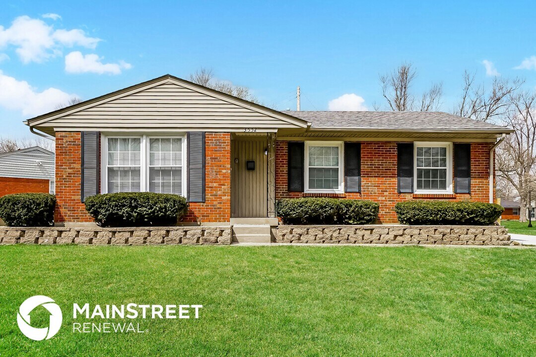 3552 Lisbon Ln in Louisville, KY - Foto de edificio