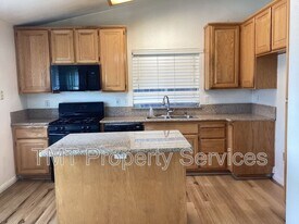 8587 New Island Way in Sacramento, CA - Building Photo