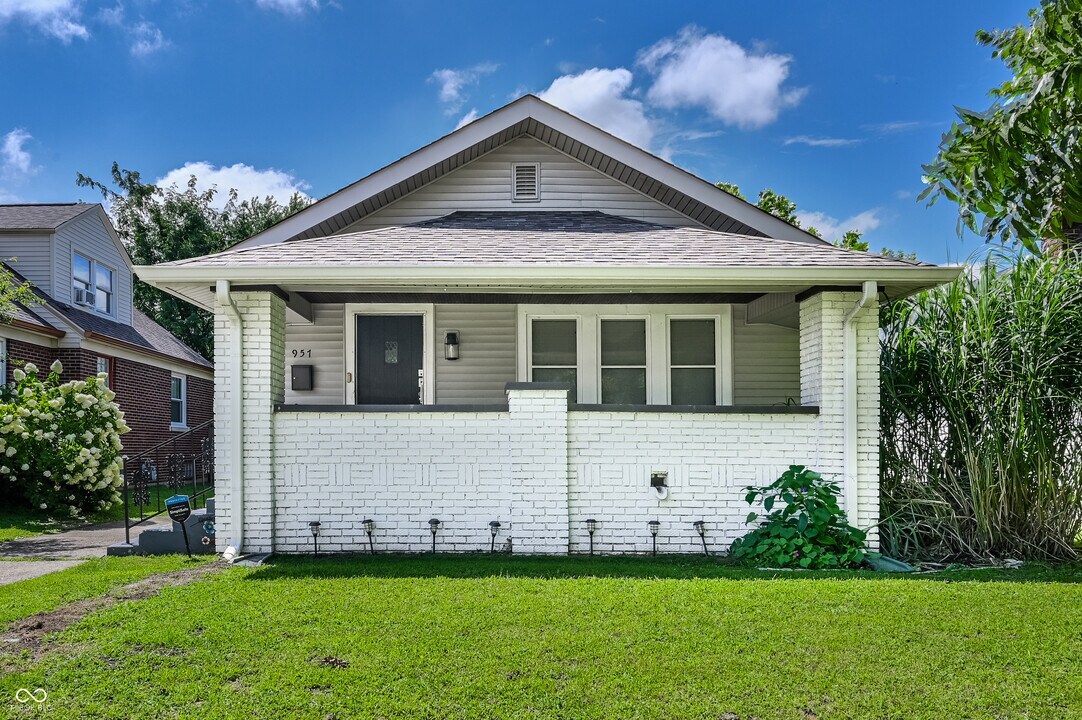 957 E Yoke St in Indianapolis, IN - Building Photo