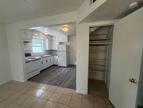 622 Trinity St in Lockhart, TX - Building Photo - Building Photo