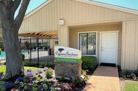 CYPRESS GARDEN APARTMENTS in Modesto, CA - Building Photo - Building Photo