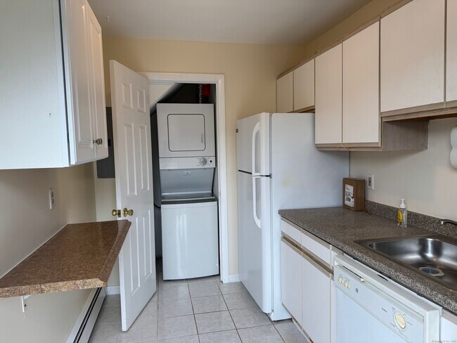 855 Black Rock Tpke in Fairfield, CT - Building Photo - Building Photo