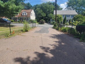 133 Ashcroft St, Unit 1 in Dedham, MA - Building Photo - Building Photo