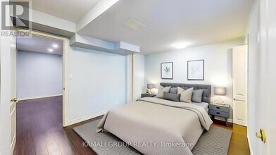 156 Townsgate Dr in Vaughan, ON - Building Photo - Building Photo