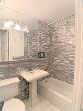 W 14TH ST., Unit 2D in New York, NY - Foto de edificio - Building Photo