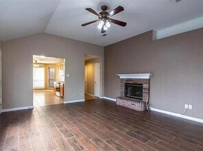 816 W Colony Dr in Arlington, TX - Building Photo - Building Photo