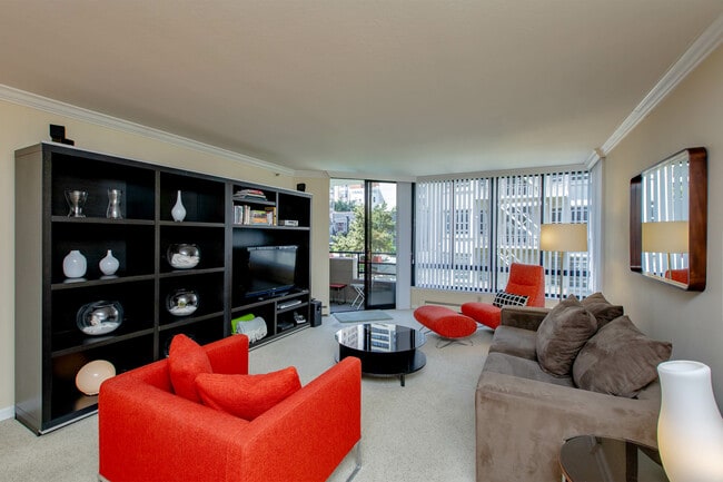 property at 900 Bush St